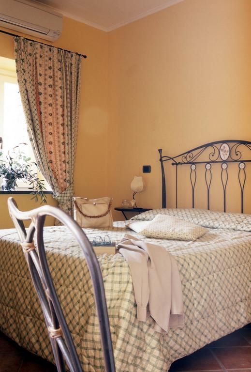 Uliveto Saglietto Agriturismo A Poggi Apartments Imperia Phòng bức ảnh